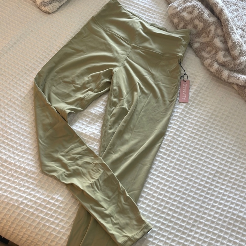 Alamae Sage leggings
